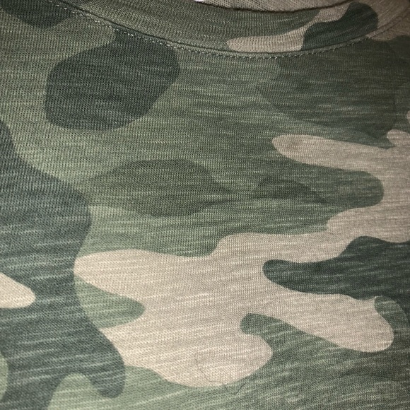 Old Navy Camo Pattern T-shirt - Picture 2 of 2